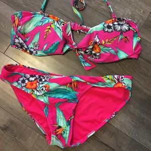 Floral Bikini 👙 Top: XXL/Bottoms: L